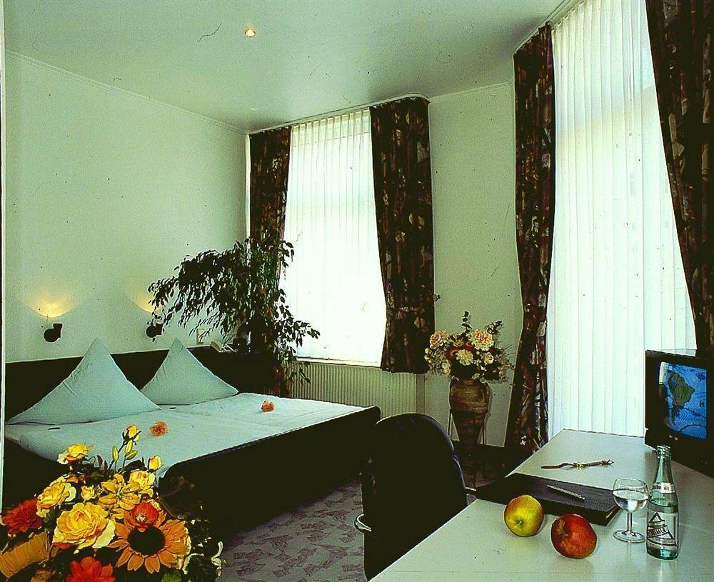 Hotel Garni Haus Hindenburg ケーニッヒスヴィンター エクステリア 写真