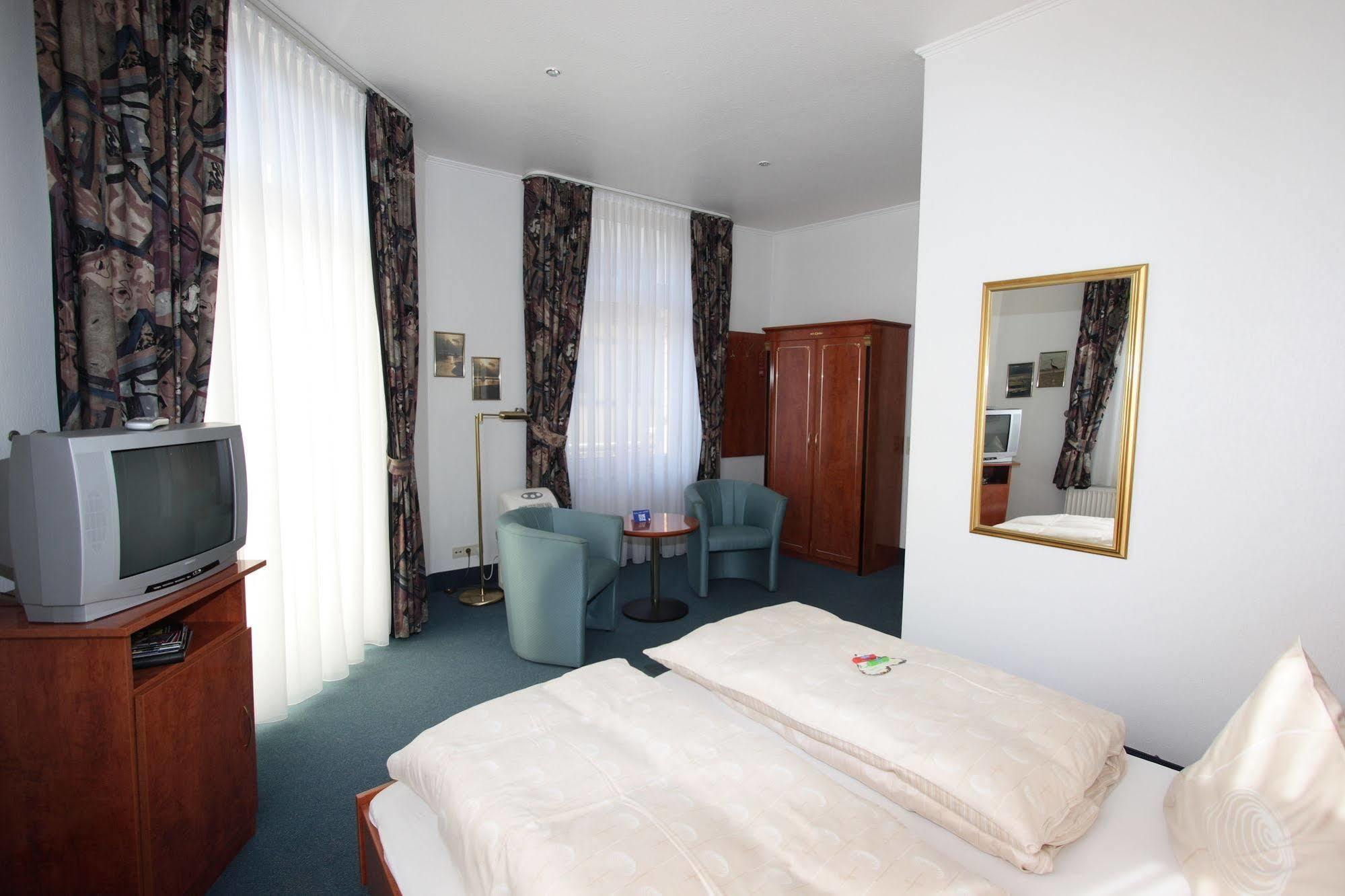 Hotel Garni Haus Hindenburg ケーニッヒスヴィンター エクステリア 写真